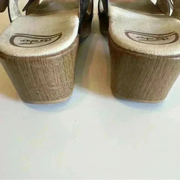 Dansko Women's Sophie - Metallic Stripe, Clog Sandal with 2 Straps, Size 38, GUC - Picture 6 of 9